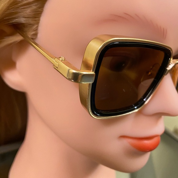 Brown & Gold TV Star Sunglasses - Picture 3 of 4